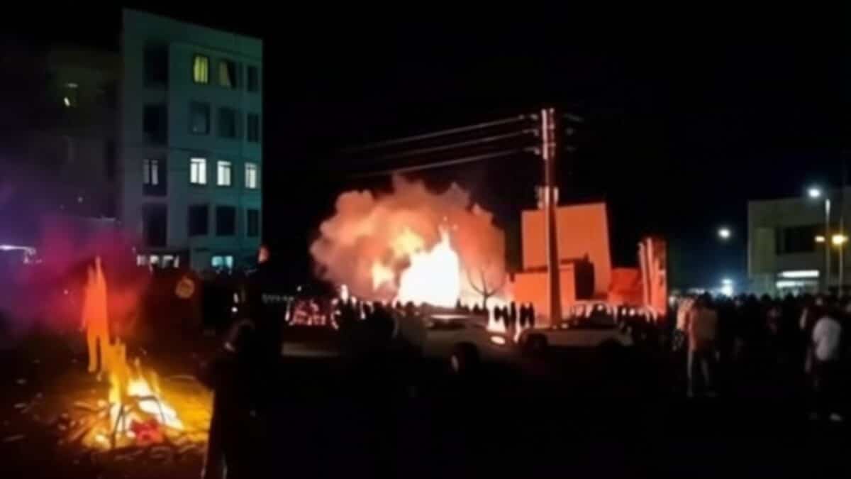 Forțele Basij deschid focul la Teheran asupra civililor care celebrau Anul Nou Persan