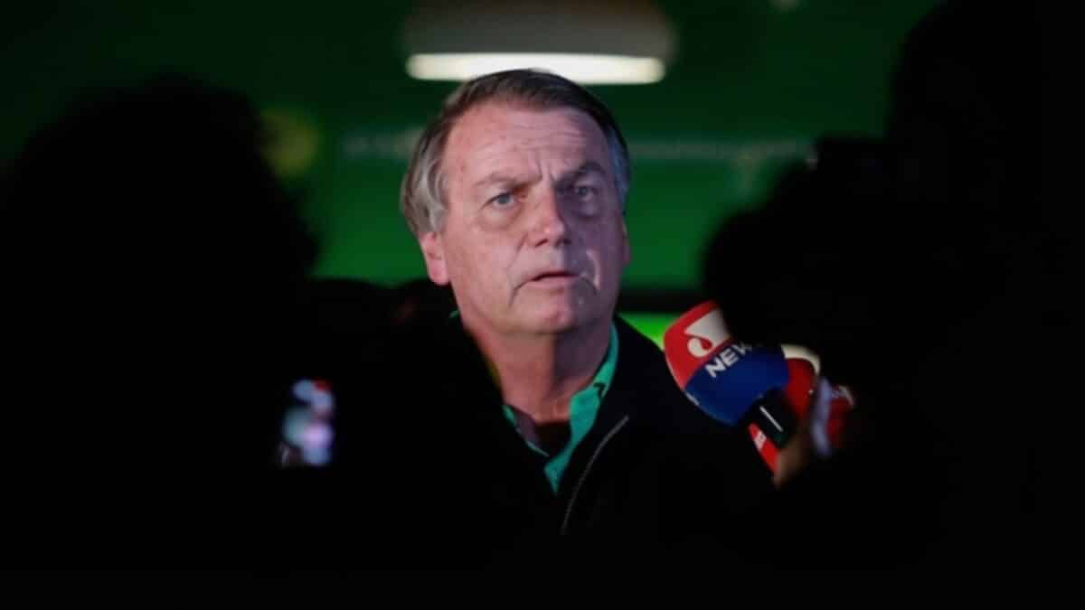 Bolsonaro, condamnat la 27 de ani, internat de urgență la Terapie Intensivă