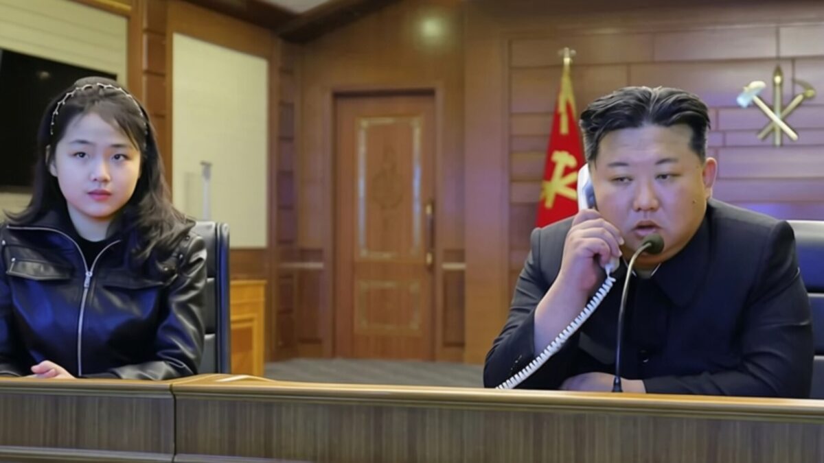 Kim Jong Un a testat 12 lansatoare de rachete alături de fiica sa
