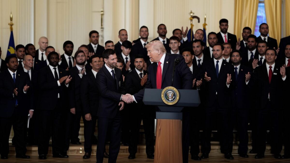 Moment la Casa Albă: Trump amenință Iranul, Messi și Suarez îl aplaudă