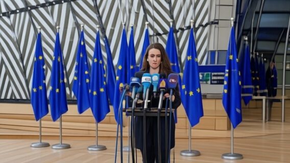 Oana Țoiu, acuzată că a scos fiica lui Victor Ponta de pe un zbor de repatriere