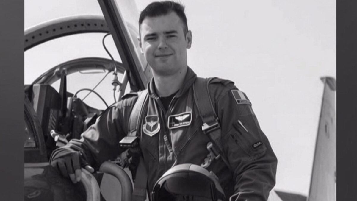 Pilotul de F-16 Octavian Palferenț a murit la 30 de ani încercând să salveze un câine