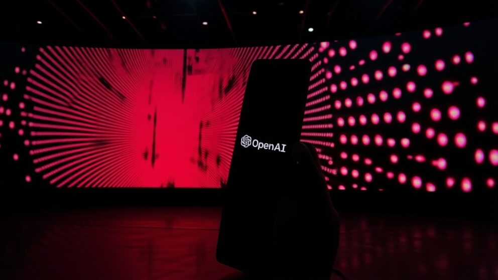 OpenAI lansează GPT-5.4 care controlează PC-ul și reduce halucinațiile cu 33%