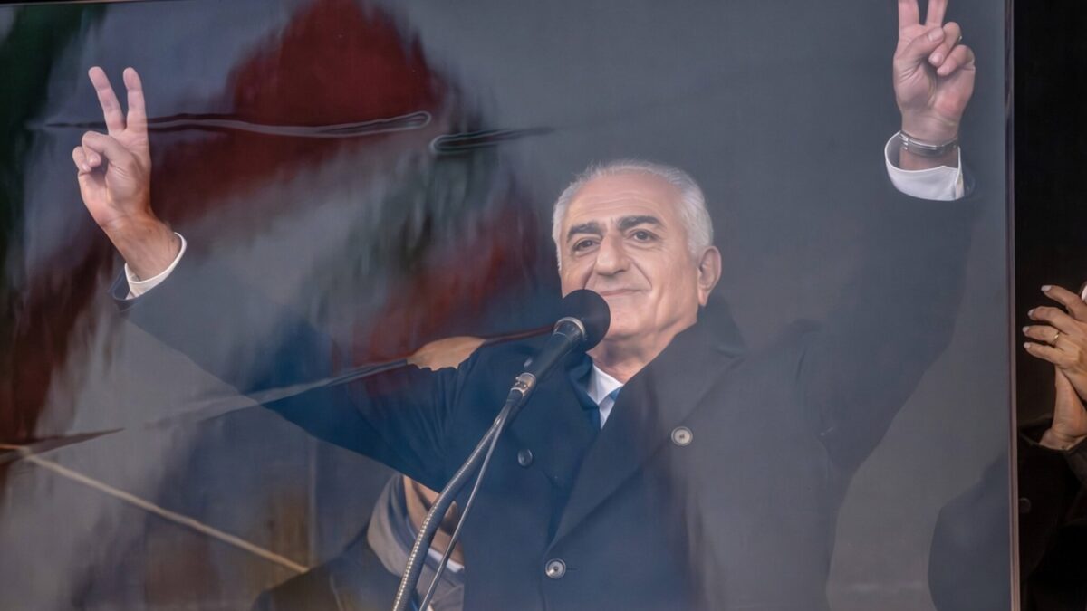 Reza Pahlavi anunță că e gata să preia conducerea Iranului după căderea regimului