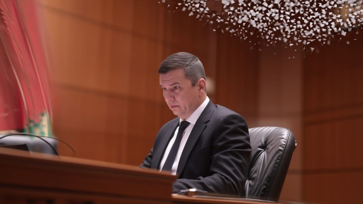 Grindeanu amenință AUR cu tăierea indemnizației după scandalul cu vuvuzele din Parlament