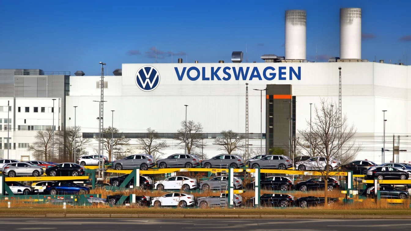 Volkswagen recheamă 100.000 de electrice și vrea să producă piese pentru Iron Dome
