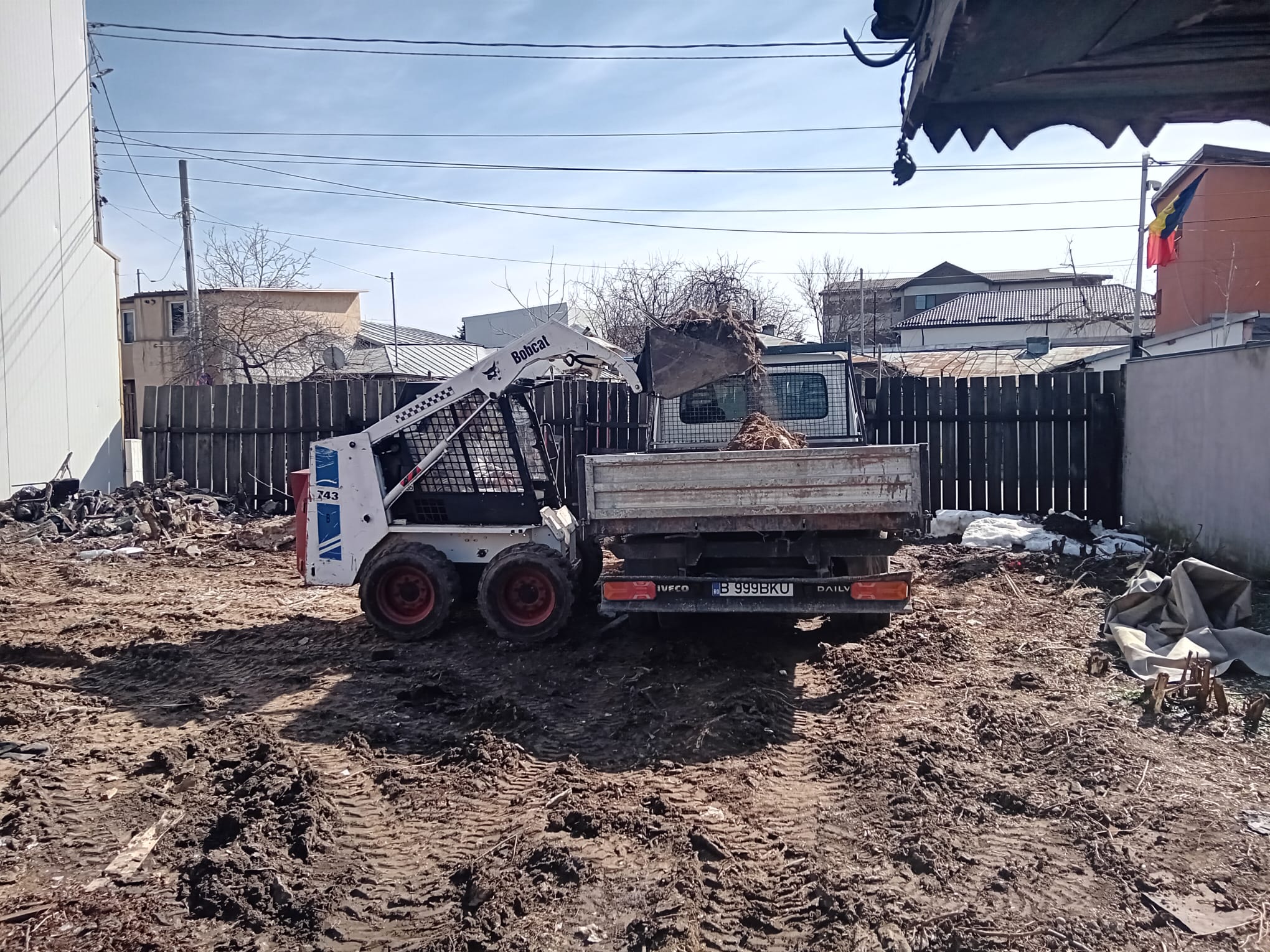 BKU Move&Trans SRL – soluția rapidă pentru transport moloz, demolări și inchiriere container moloz în București și Ilfov WhatsApp Image 2026 03 08 at 14.28.13