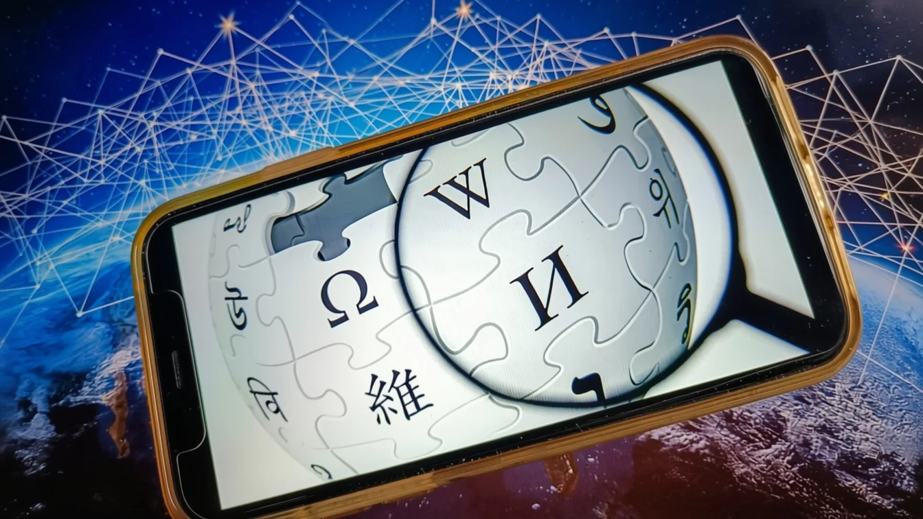 Wikipedia interzice AI-ul pentru scrierea articolelor cu un vot de 40 la 2