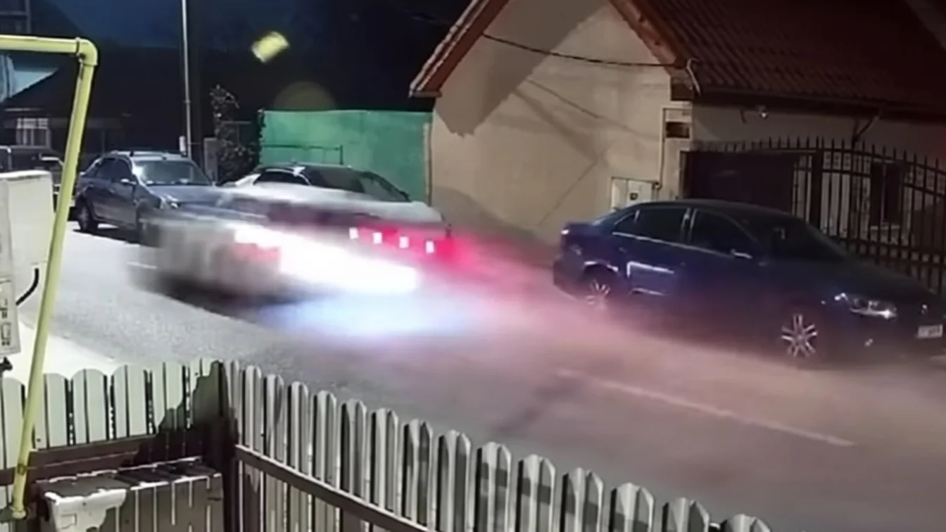 Un tânăr de 24 de ani a lovit 7 mașini parcate în Ovidiu și a ajuns grav rănit