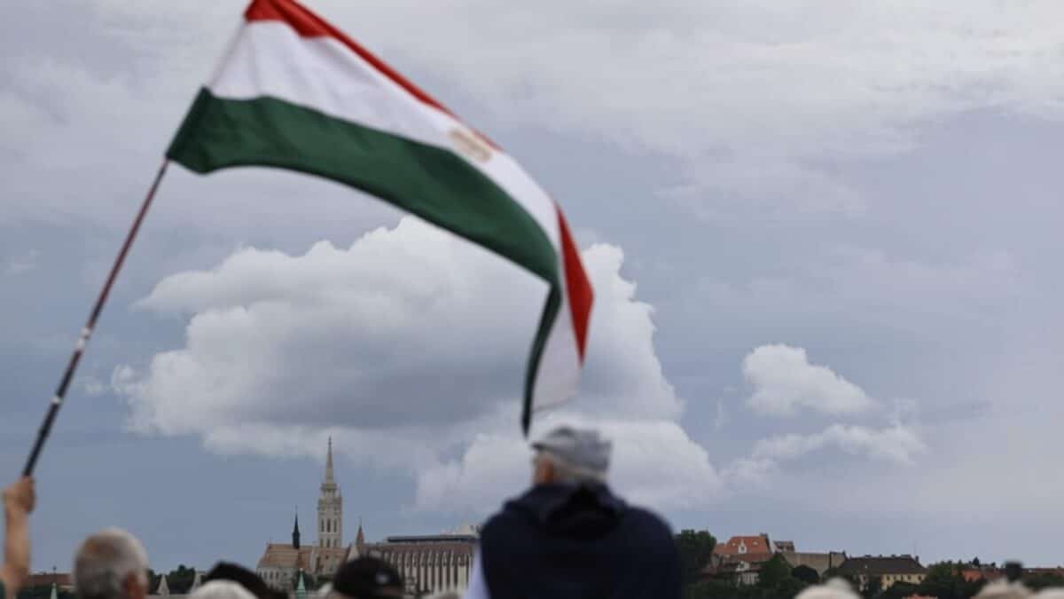 Fidesz a zdrobit opoziția cu 61% în 2022 dar acum tinerii îl părăsesc pe Orbán