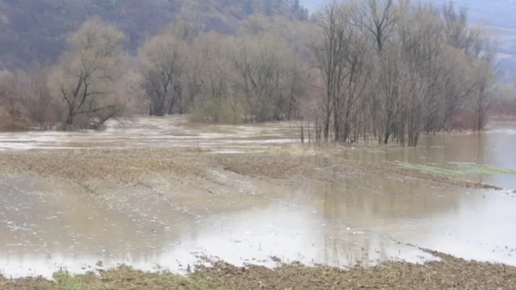 Cod portocaliu de viituri în Gorj și Mehedinți. Alertă de inundații în 16 județe