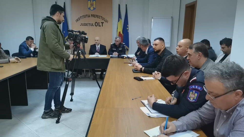 Circ politic la Slatina – 25 de oameni evacuați, primarul și prefectul se ceartă pe ruine