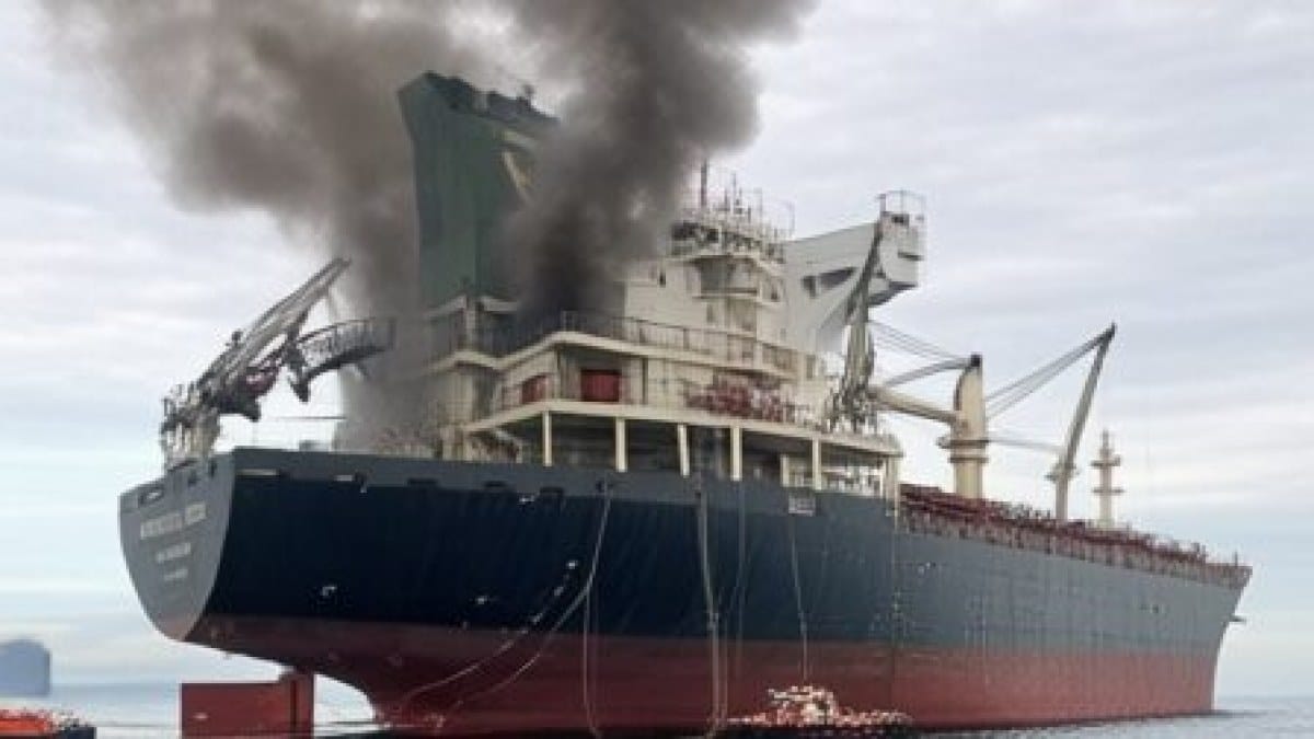 Atac în Strâmtoarea Hormuz: 20 de marinari de pe un vas thailandez salvați