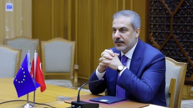 Turcia avertizează: Folosirea kurzilor pentru a ataca Iranul este periculoasă