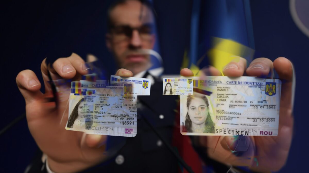 Românii cu buletin electronic, blocați: Peste 1.000 de plângeri pentru că nu pot schimba adresa