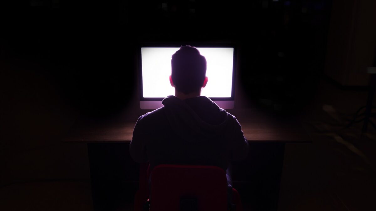Un studiu arată că 8 din 10 chatboți AI ajută la planificarea de atacuri violente