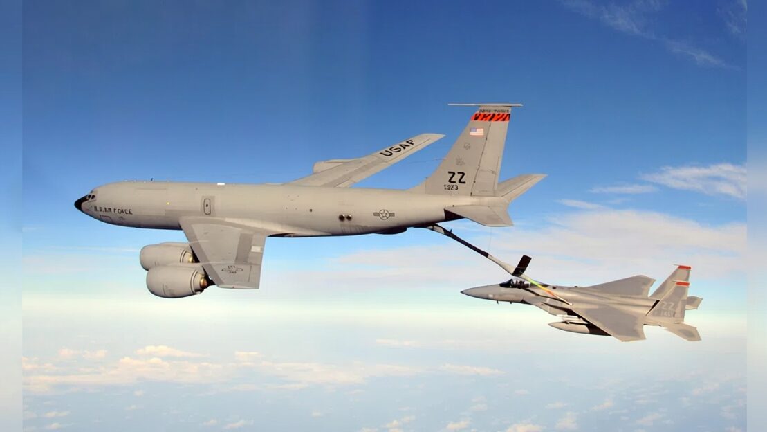 Un avion cisternă american cu 5 membri la bord s-a prăbușit în Irak