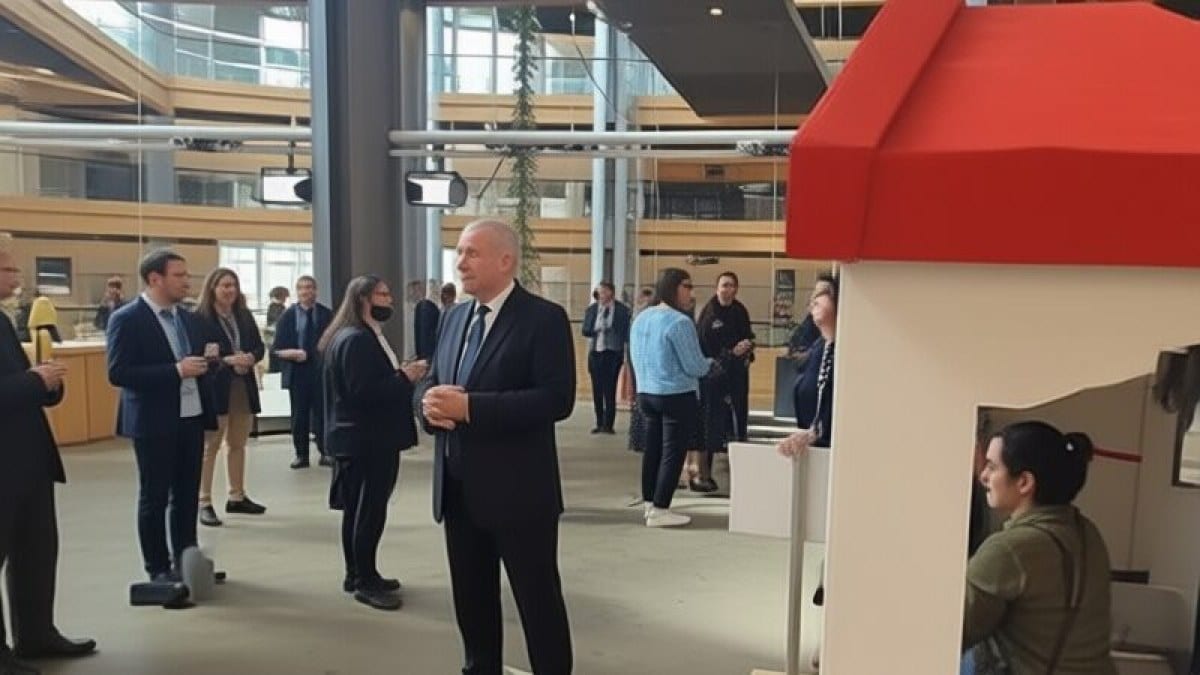 Deficit de 10 milioane de locuințe în UE. Planul Simion, invocat în Parlamentul European