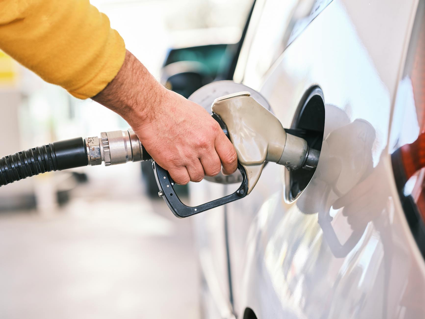 Criza petrolului mondial nu va afecta prețul benzinei la pompă în România