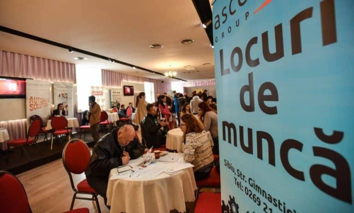 De ce nu-și găsesc 250.000 de români de lucru când firmele caută angajați?