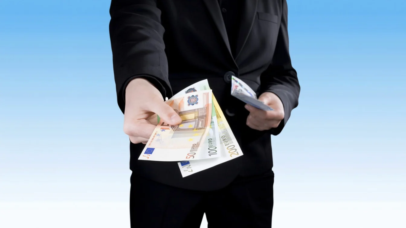 Euro digital vine vara asta? Peste 3.500 de experți discută viitorul banilor
