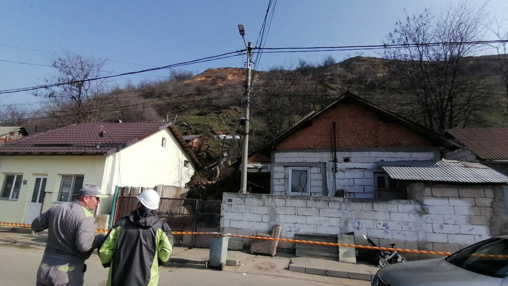 Dezastru la Slatina: Zeci de sinistrați din case fără autorizație