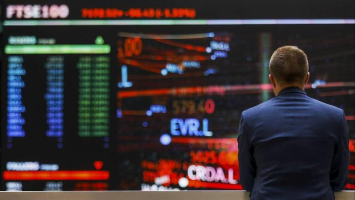 FTSE 100 în cădere pe fondul creșterii prețului petrolului cu 9 la sută