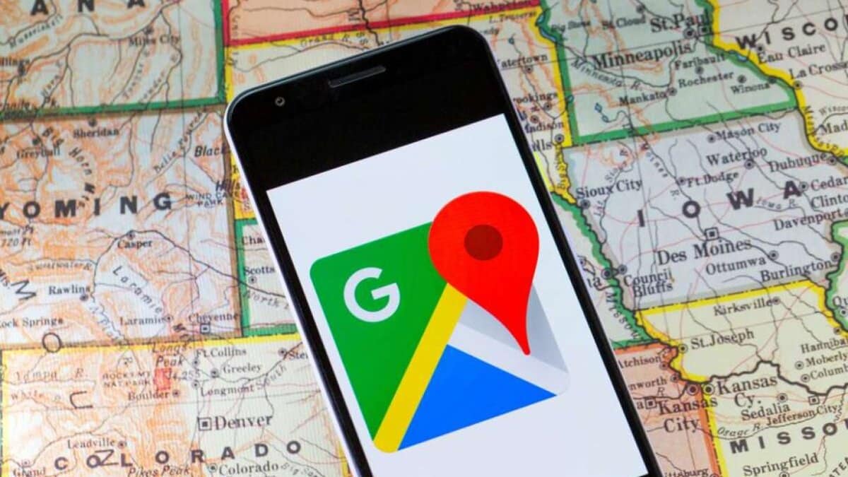 Google Maps iti arata acum daca gasesti parcare sau incarcator liber