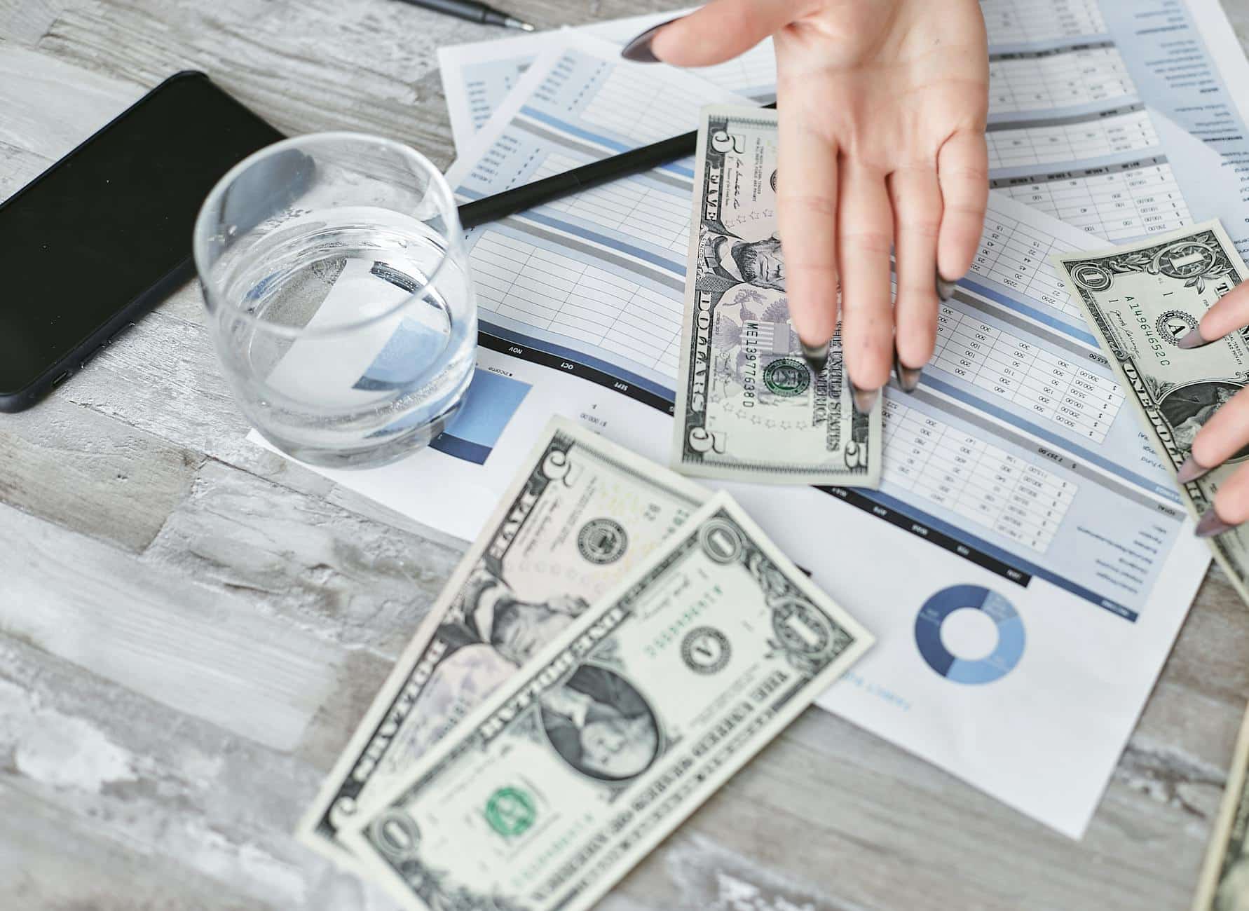 Horoscop financiar vineri, 13 martie 2026 – previziuni pentru bani, carieră și business