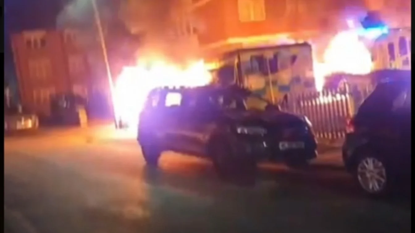 Patru ambulanțe evreiești incendiate la Londra de trei indivizi mascați
