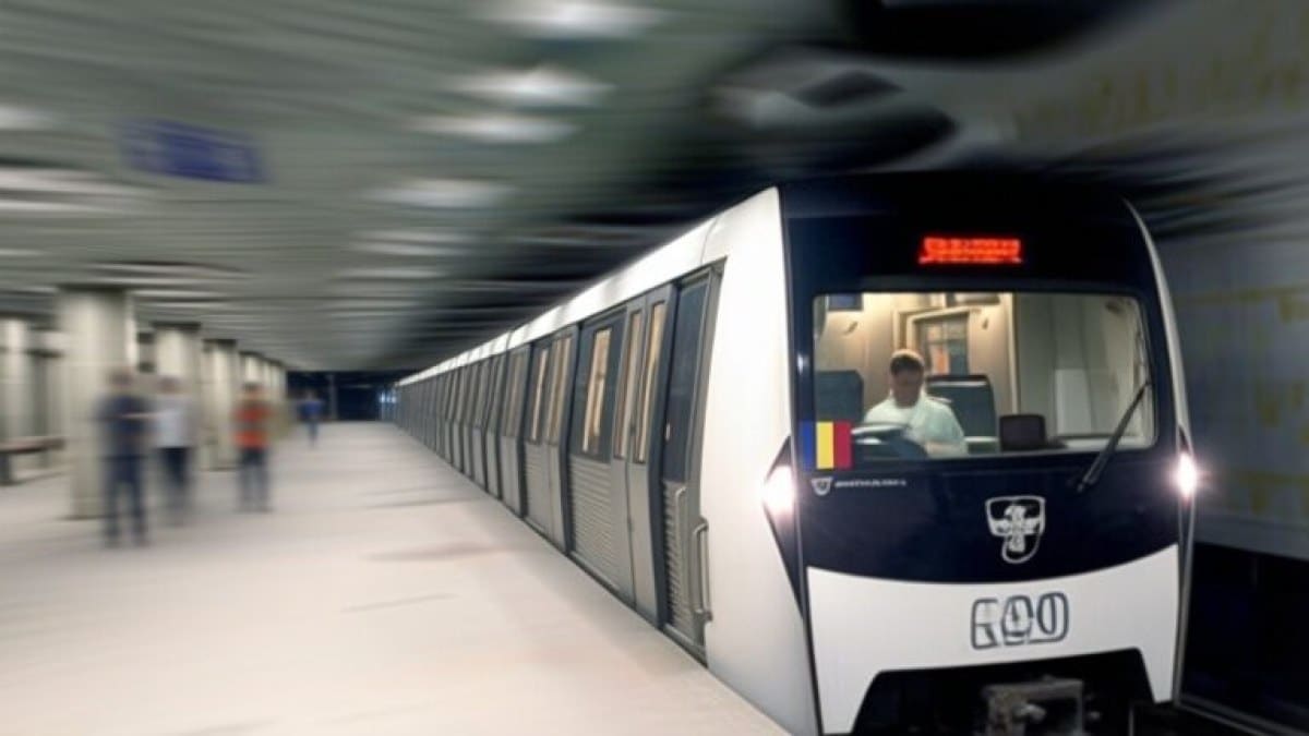 O persoană a murit la metrou Piața Unirii după ce a fost lovită de tren
