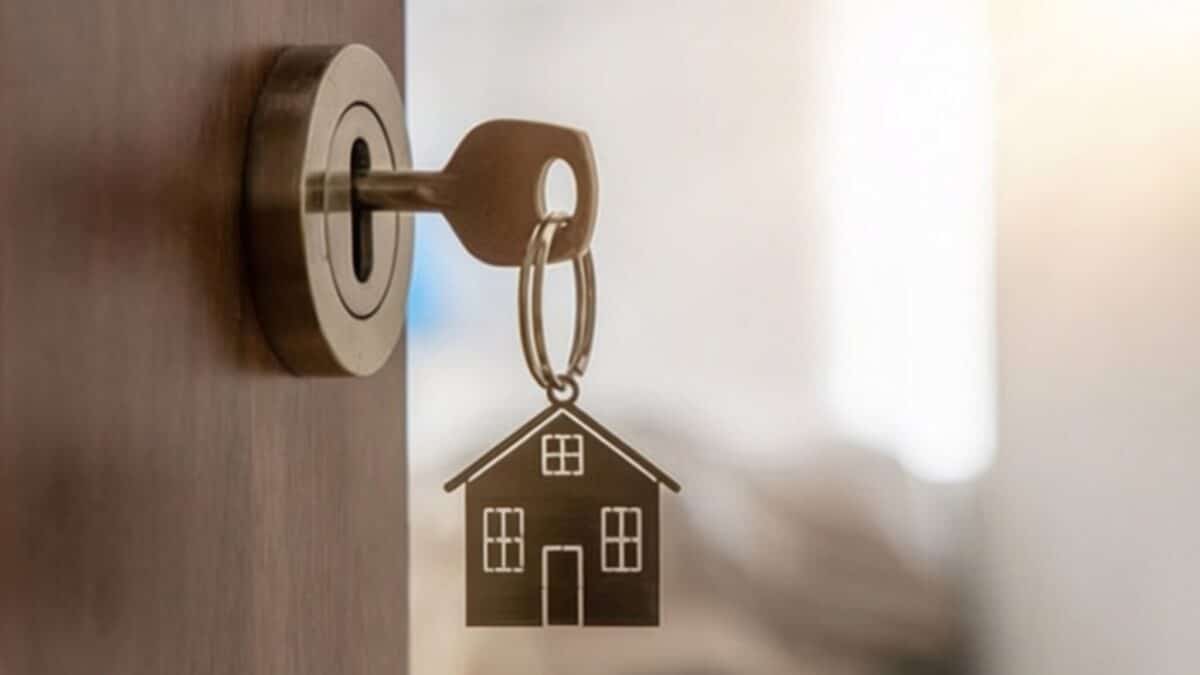 Un fals agent imobiliar a furat 128.000 de euro folosind bancnote de jucărie
