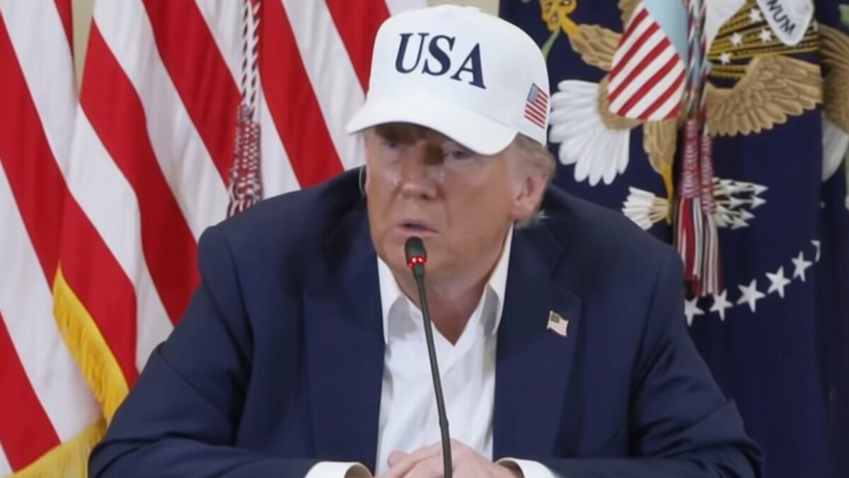 Trump amenință infrastructura de unde pleacă 90% din petrolul iranian