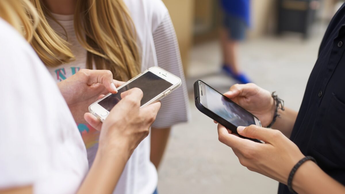 Polonia interzice telefoanele în școli de la 1 septembrie 2026