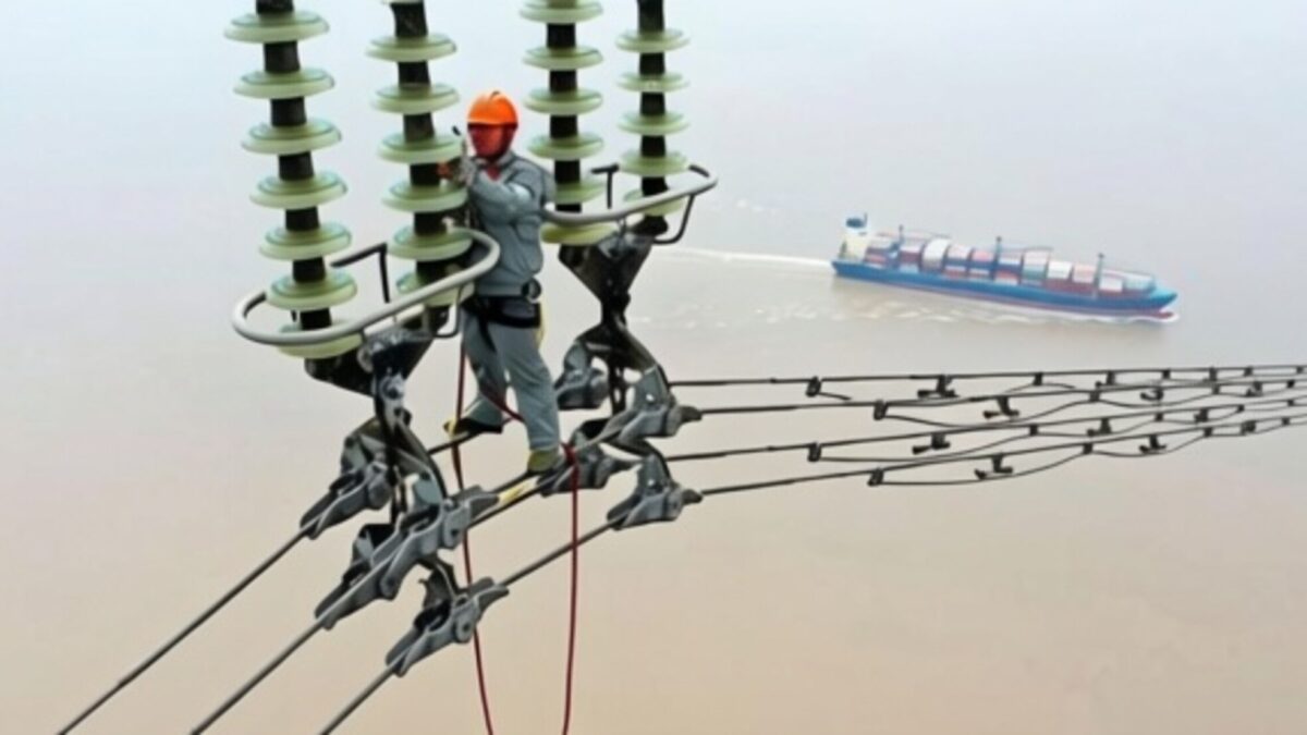 China investește 5 trilioane de yuani în super-rețeaua electrică pentru a scăpa de criza petrolului