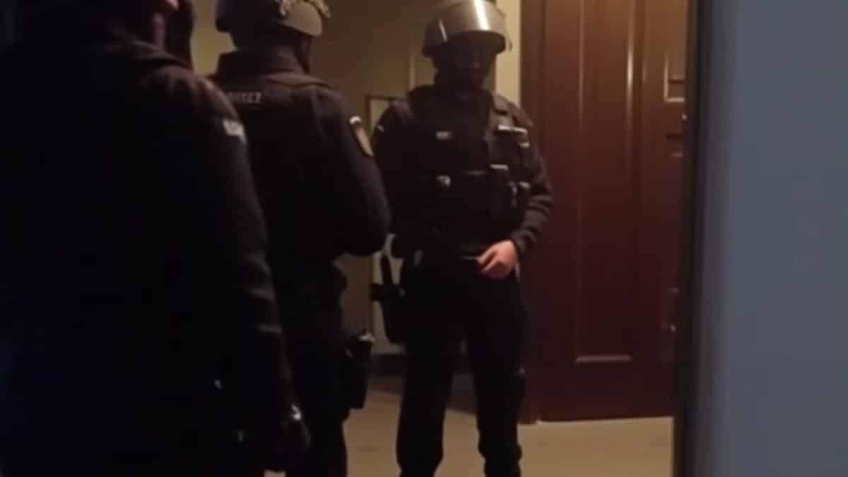 Mascații au intrat din greșeală peste o mamă și fiica de 12 ani din Satu Mare