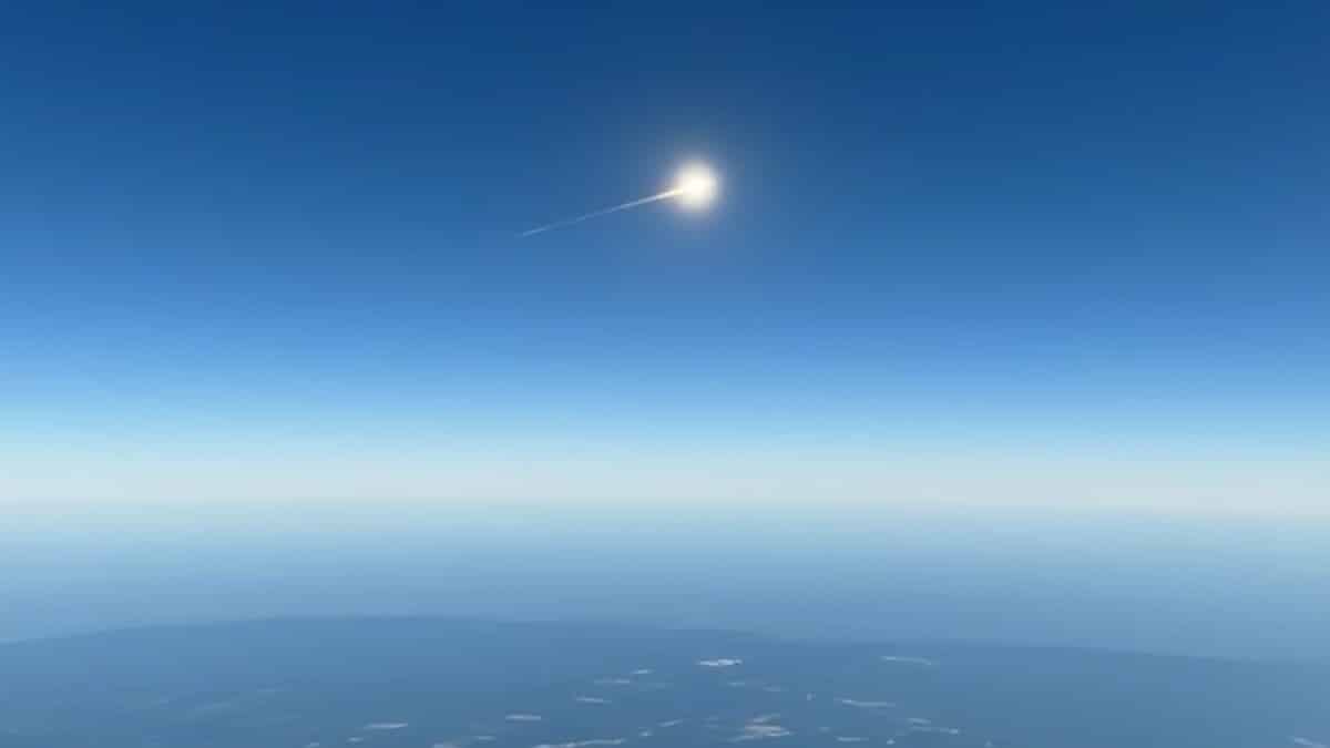 Un meteorit a lovit case în Germania: Gaură de 30 cm în acoperiș și zgomot de explozie