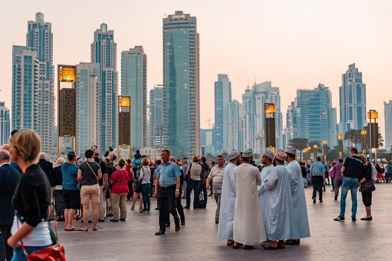 Mii de români sunt în pericol în Emiratele Arabe Unite din cauza tensiunilor regionale