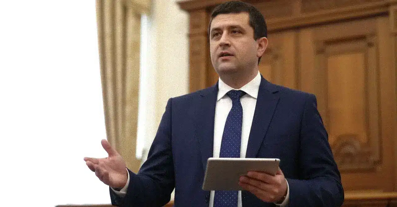 Miruță îl acuză pe Ponta pentru înscrierea sa în PSD din 2005. Eroarea de 5 ani din apărarea ministrului
