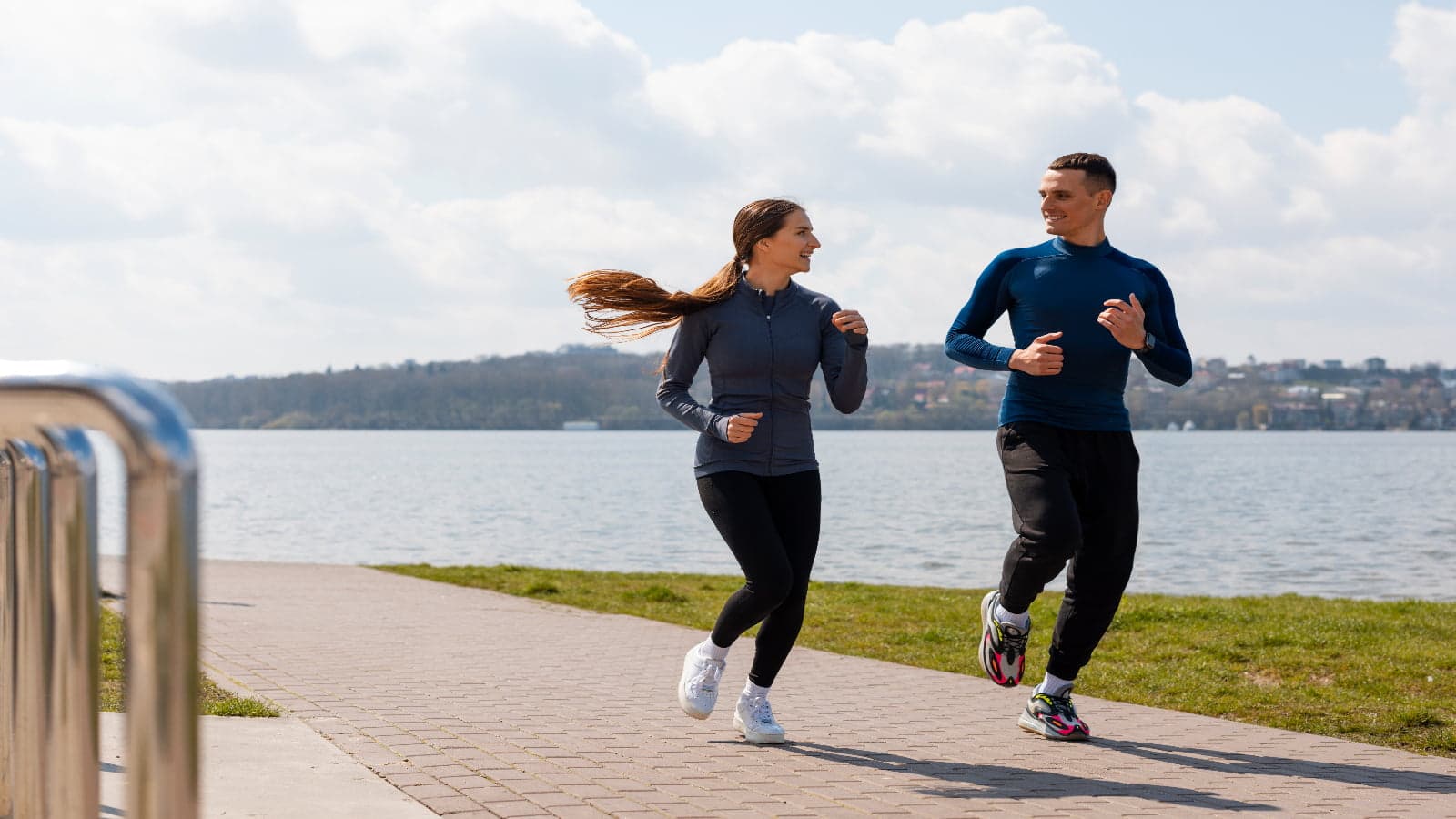 Mitul genunchilor distruși de alergat. Ce arată datele pe 3.804 sportivi