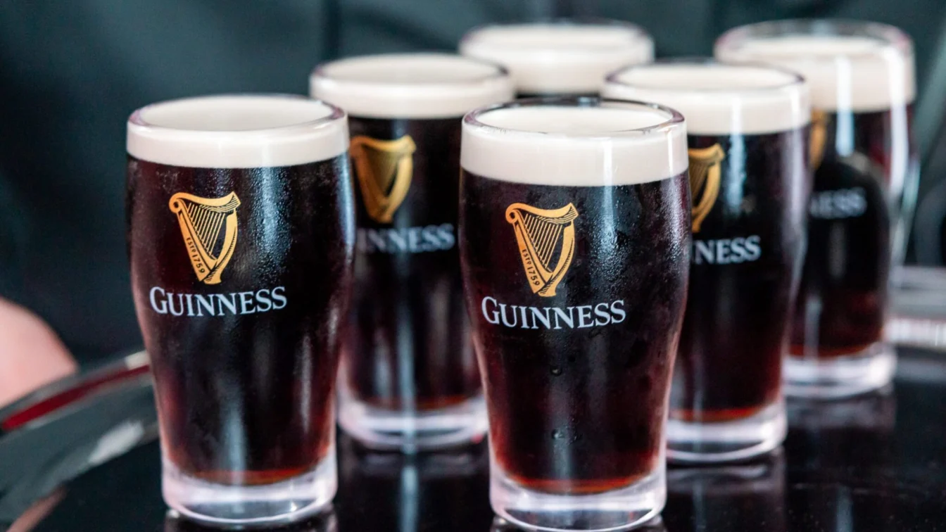 Un AI a sunat la 3.000 de pub-uri pentru a afla prețul unei beri Guinness