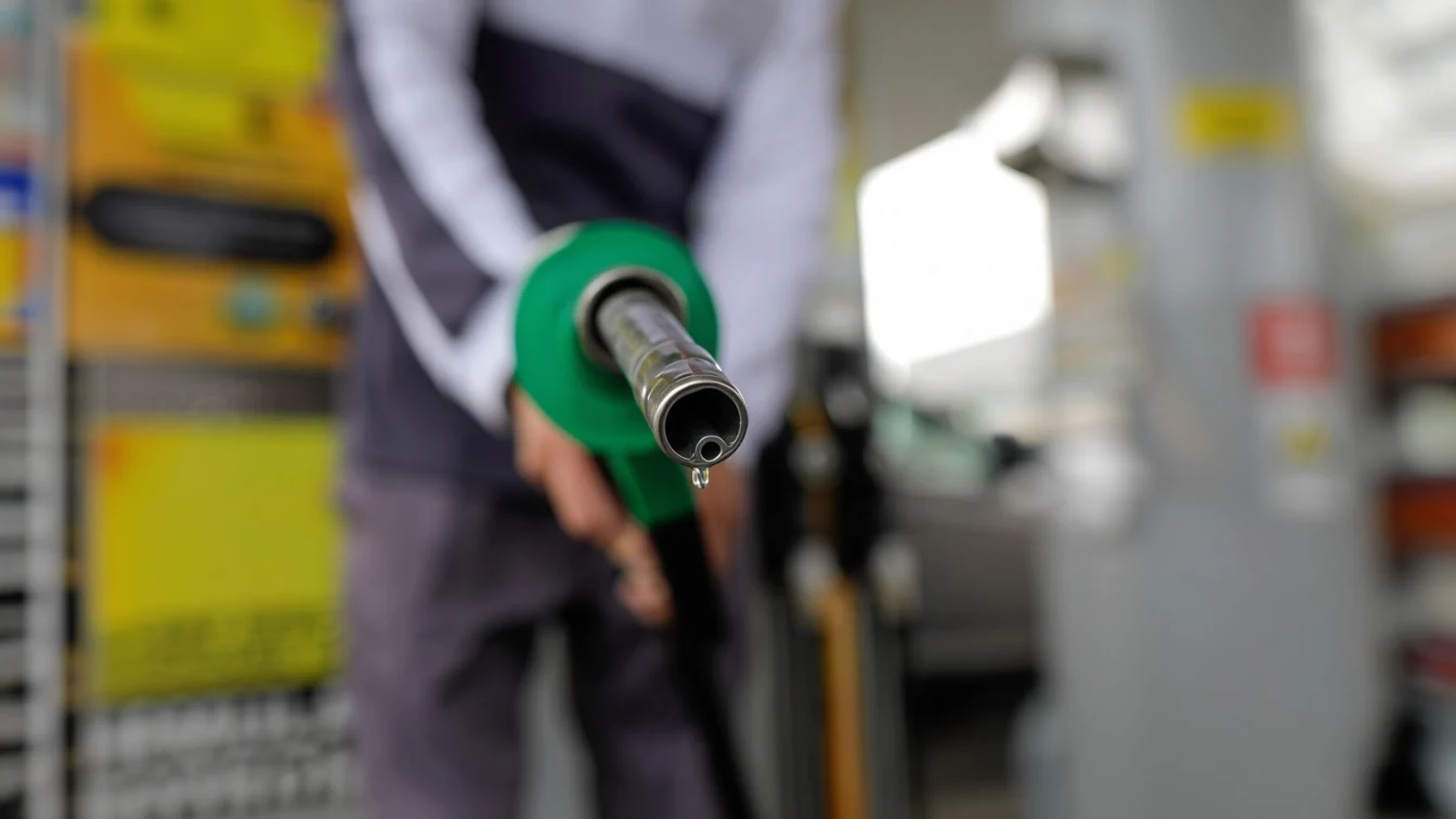 Economist avertizează Guvernul Plafonarea adaosului riscă să aducă penurie la pompă