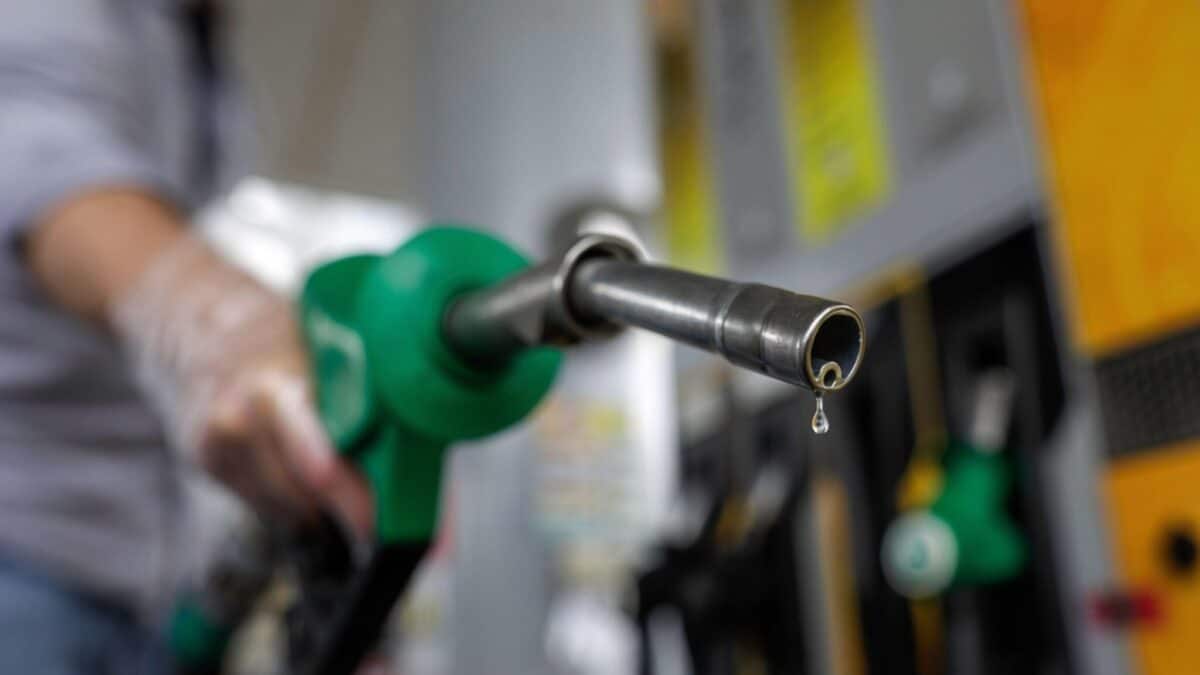 Benzina a depășit pragul de 9 lei litrul un record absolut pentru șoferii români