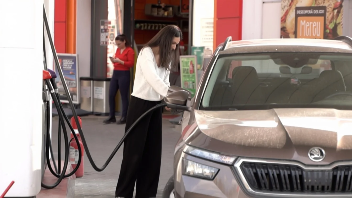Motorina s-a scumpit cu 24% într-o lună iar Guvernul promite ieftiniri de sub 50 de bani