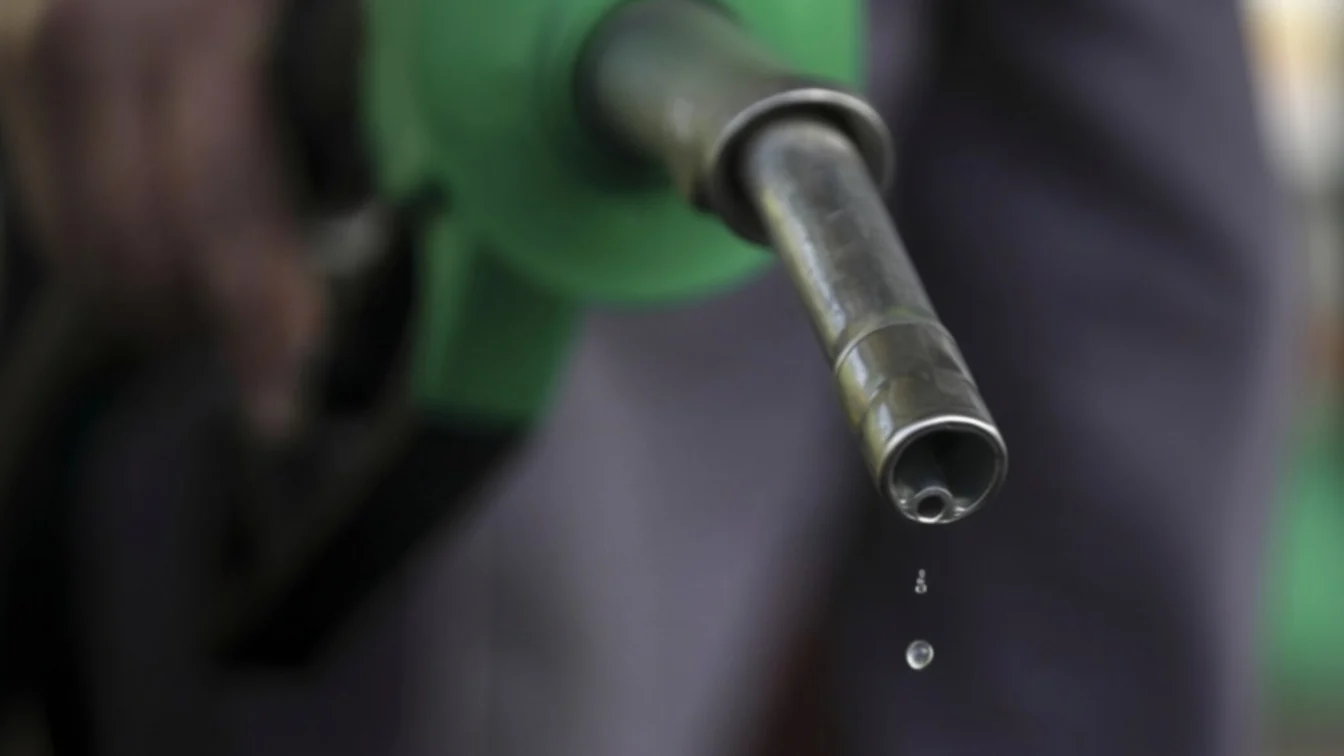 Motorina a atins pragul de 9,99 lei pe litru în benzinăriile din Capitală