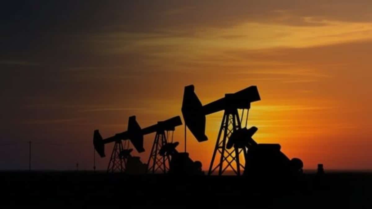 Petrolul ar putea exploda la 150 de dolari pe baril din cauza crizei din Orientul Mijlociu