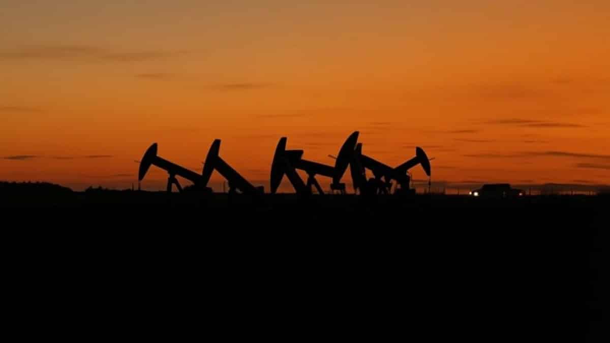 Prețul petrolului Brent urcă la 87,91 dolari pe fondul planurilor AIE și a tensiunilor din Iran