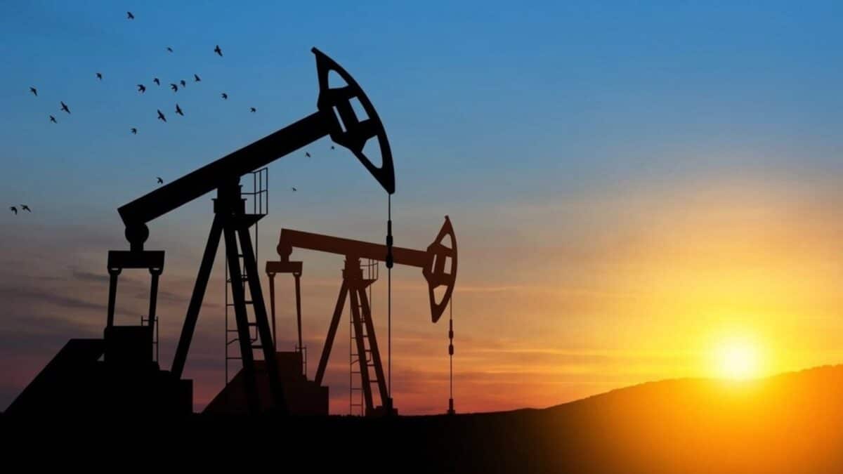 Prețul petrolului atinge 112 dolari după ce Iranul a atacat instalații cheie din Golf