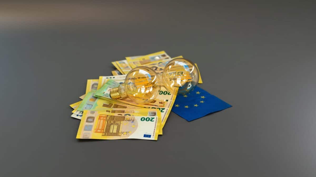 UE pregătește măsuri urgente pentru a reduce prețurile la energie în industrie