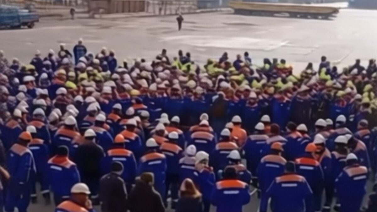 Sute de angajaţi protestează la Mangalia, sunt neplătiţi de trei luni